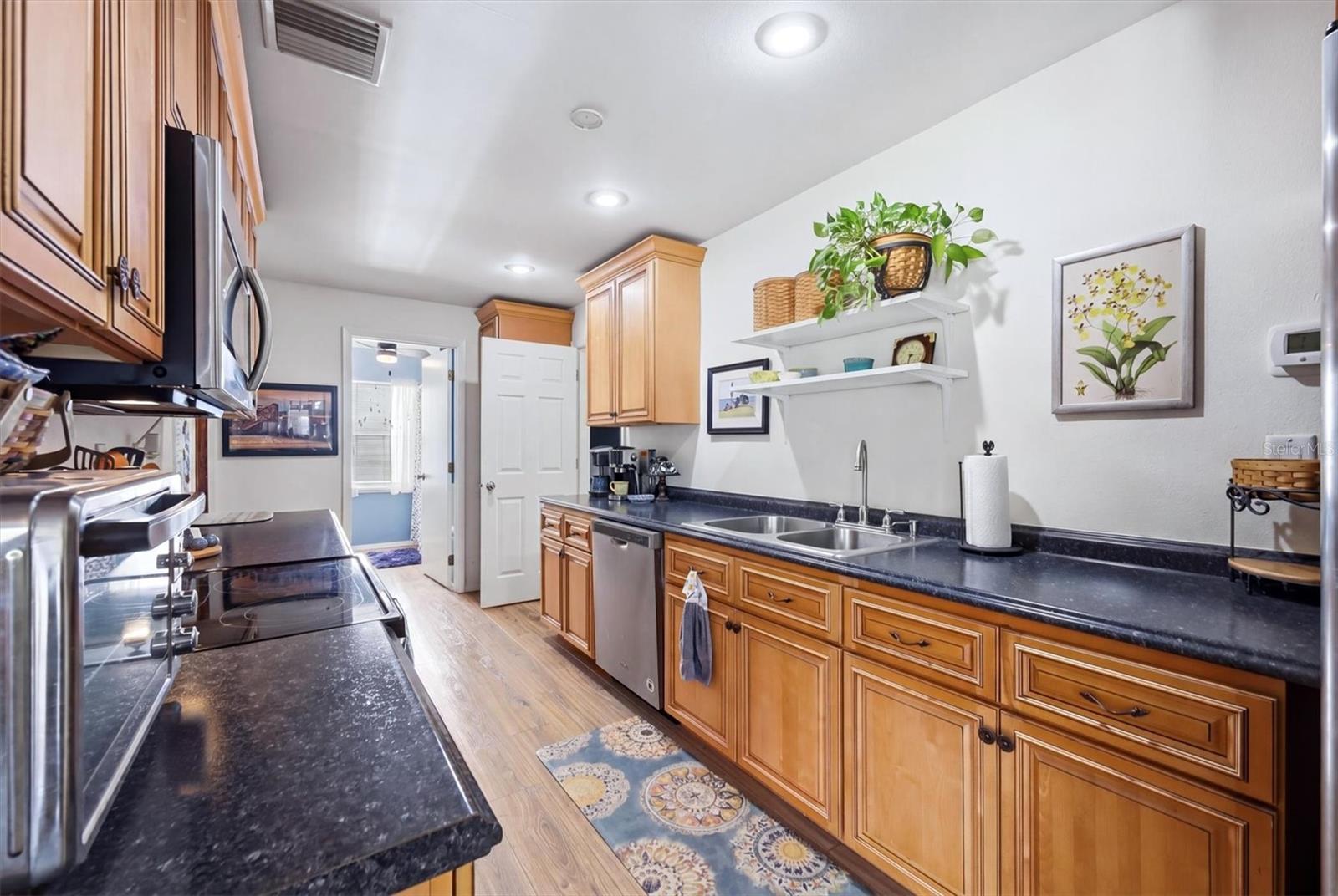 Listing Image #11