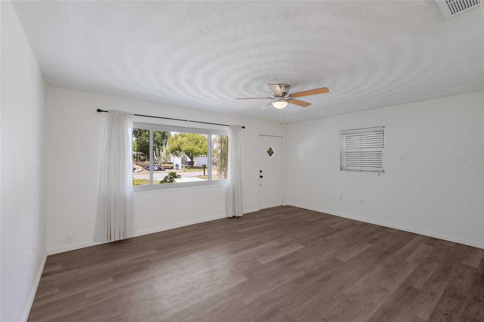 Listing Image #5