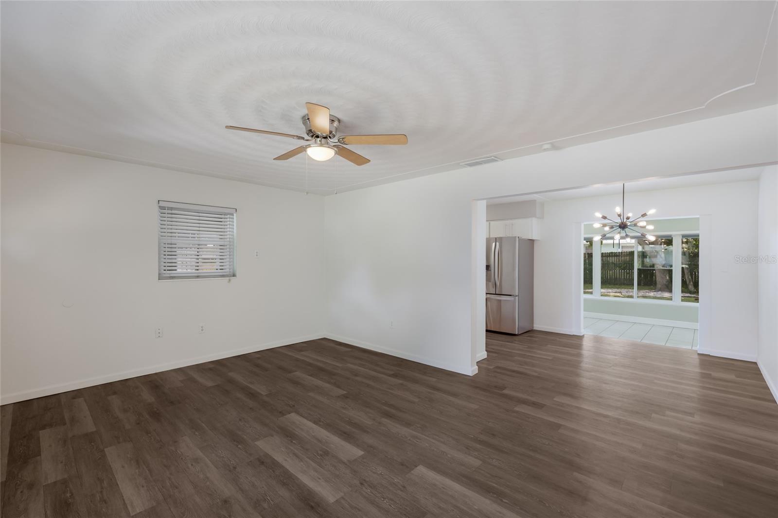 Listing Image #8