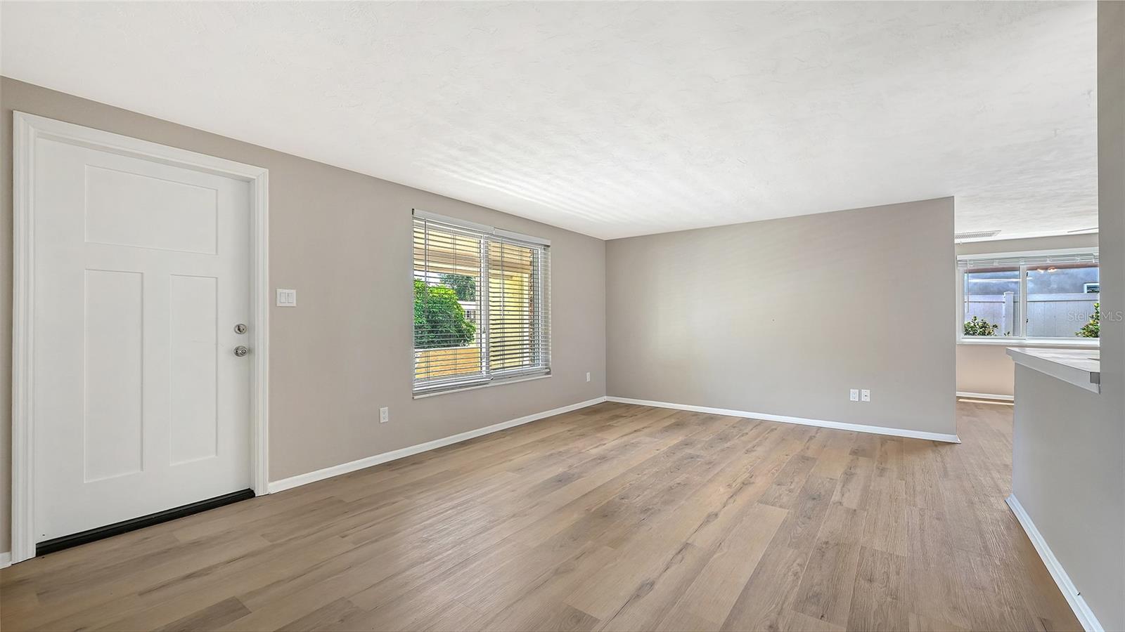 Listing Image #4