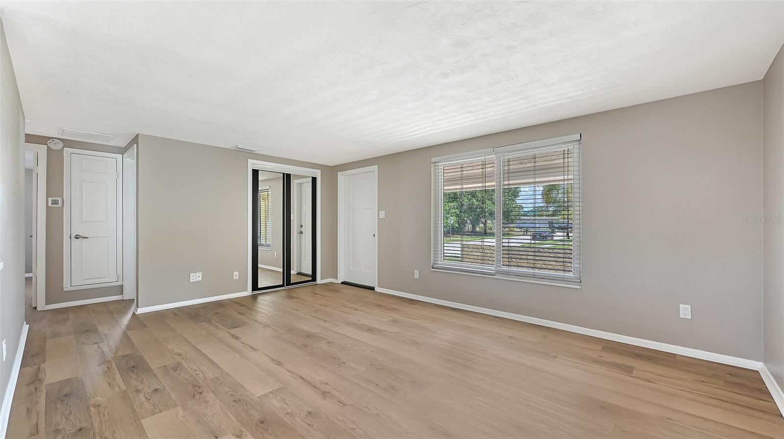 Listing Image #6
