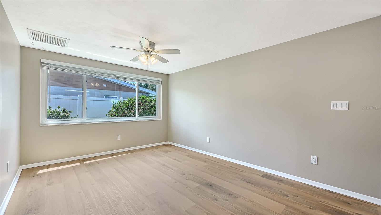 Listing Image #8