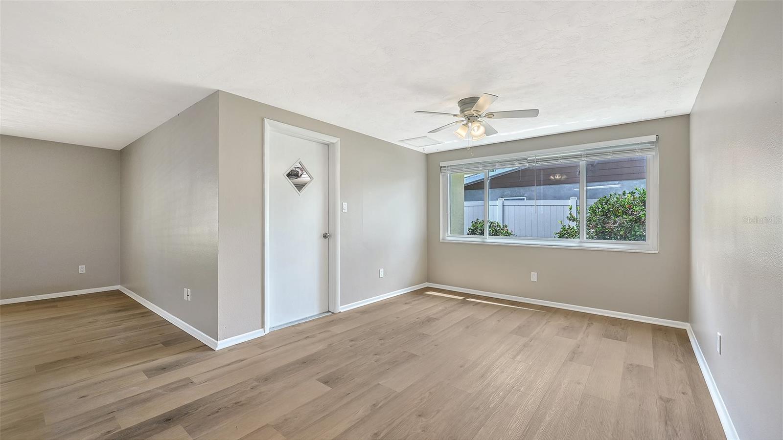 Listing Image #9