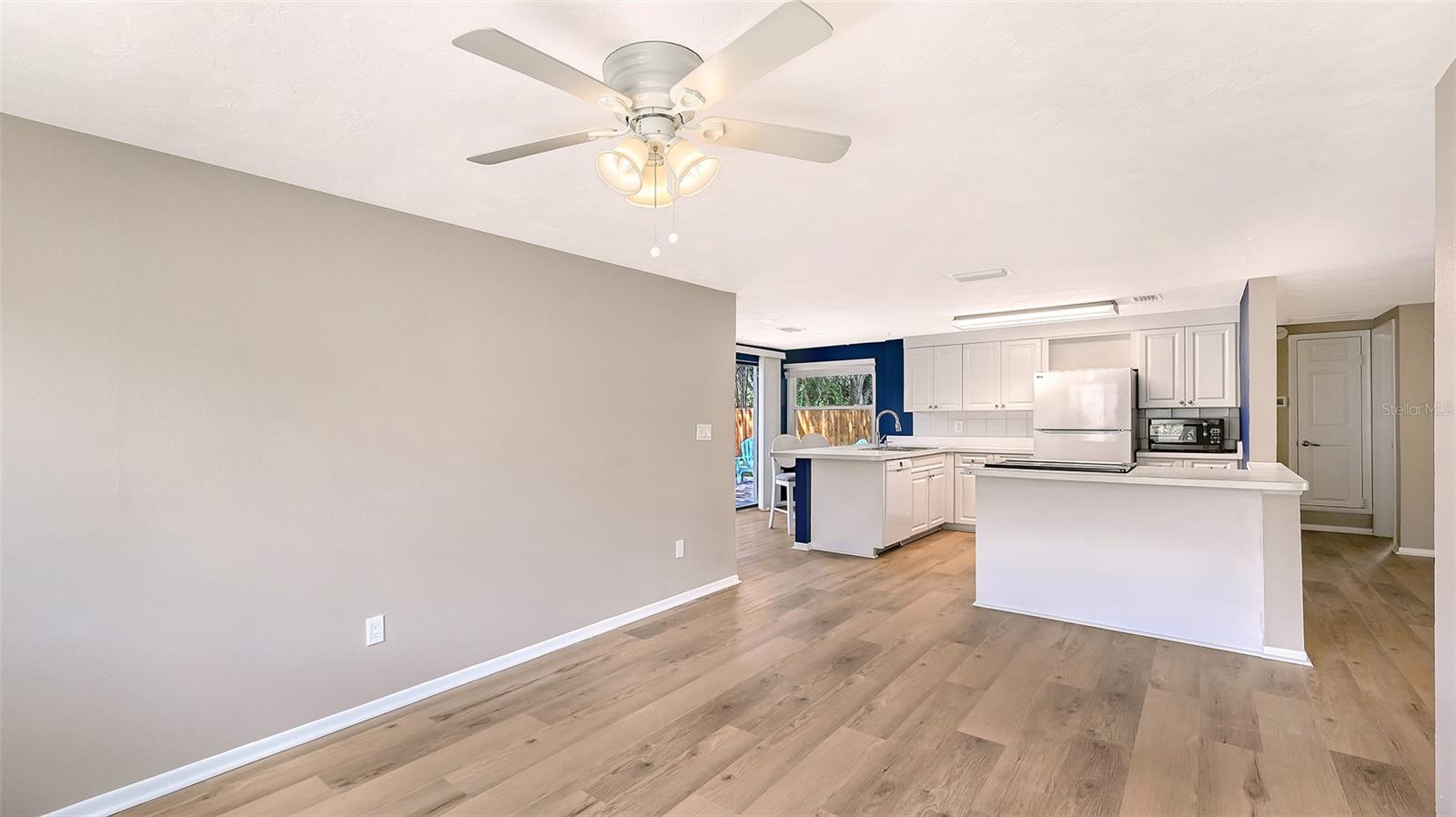Listing Image #11