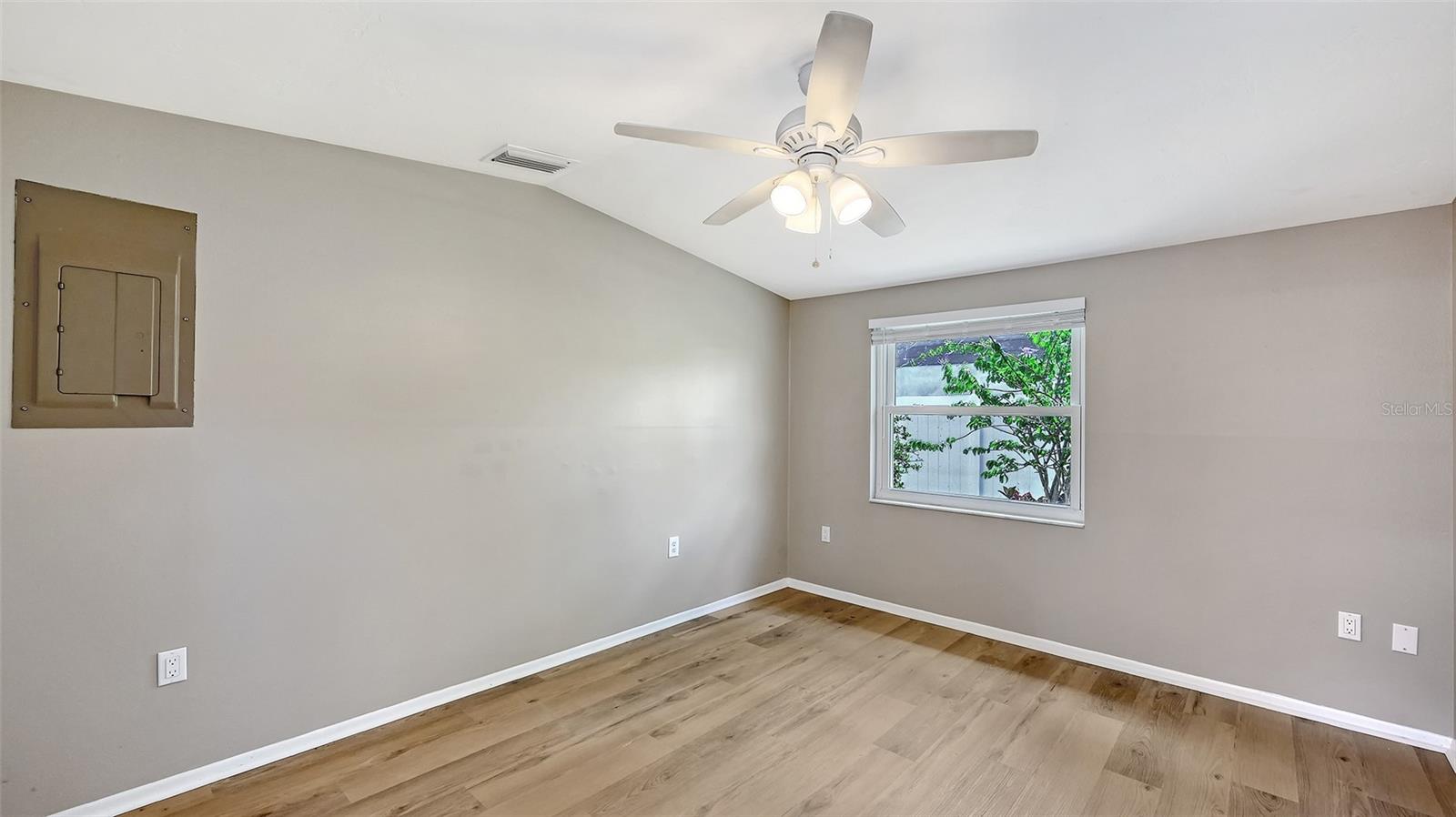 Listing Image #18