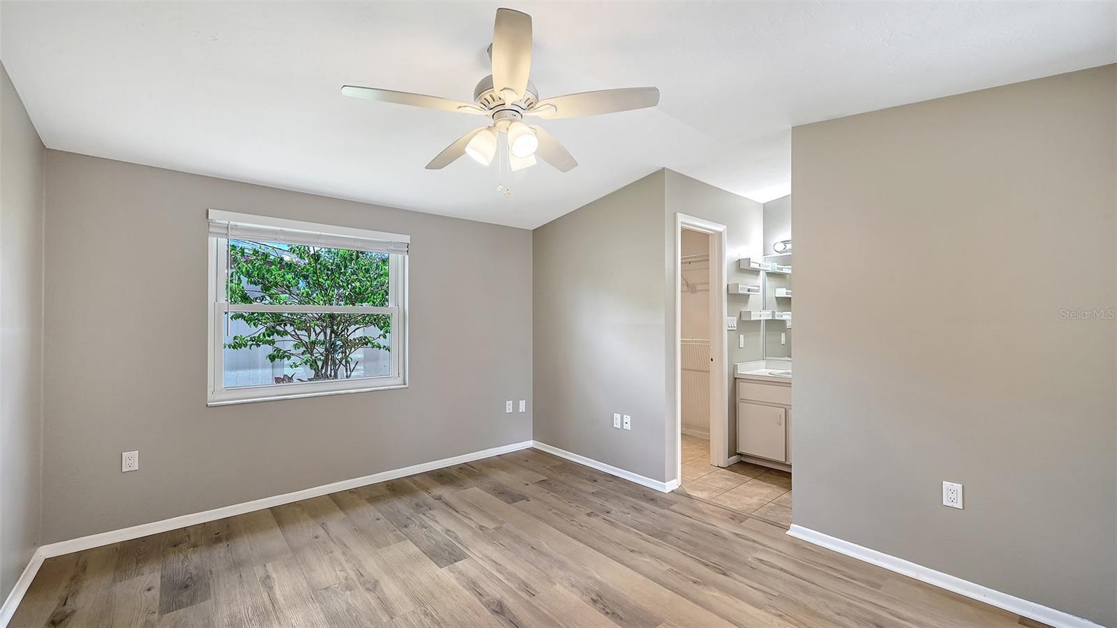 Listing Image #19