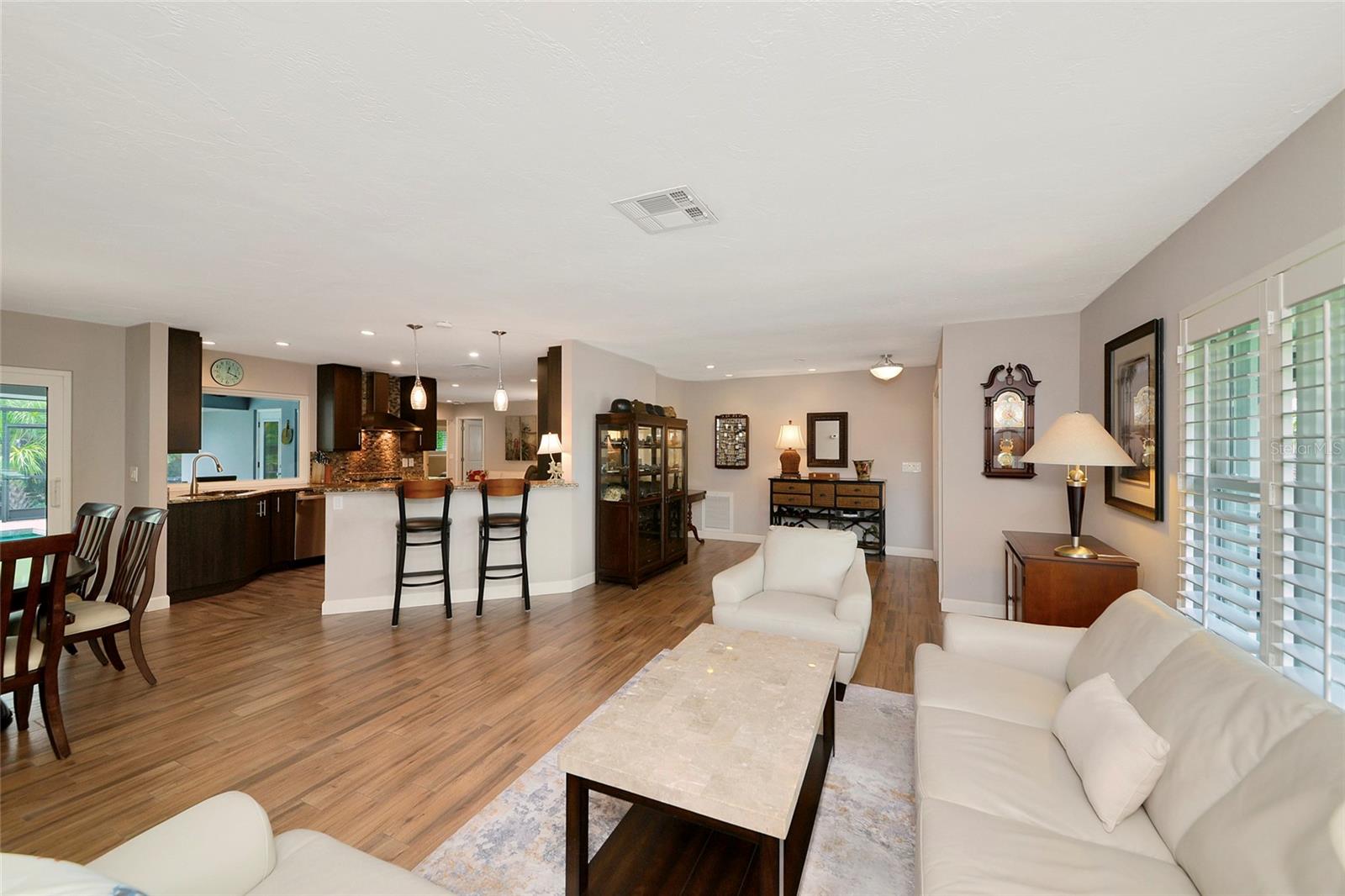 Listing Image #8