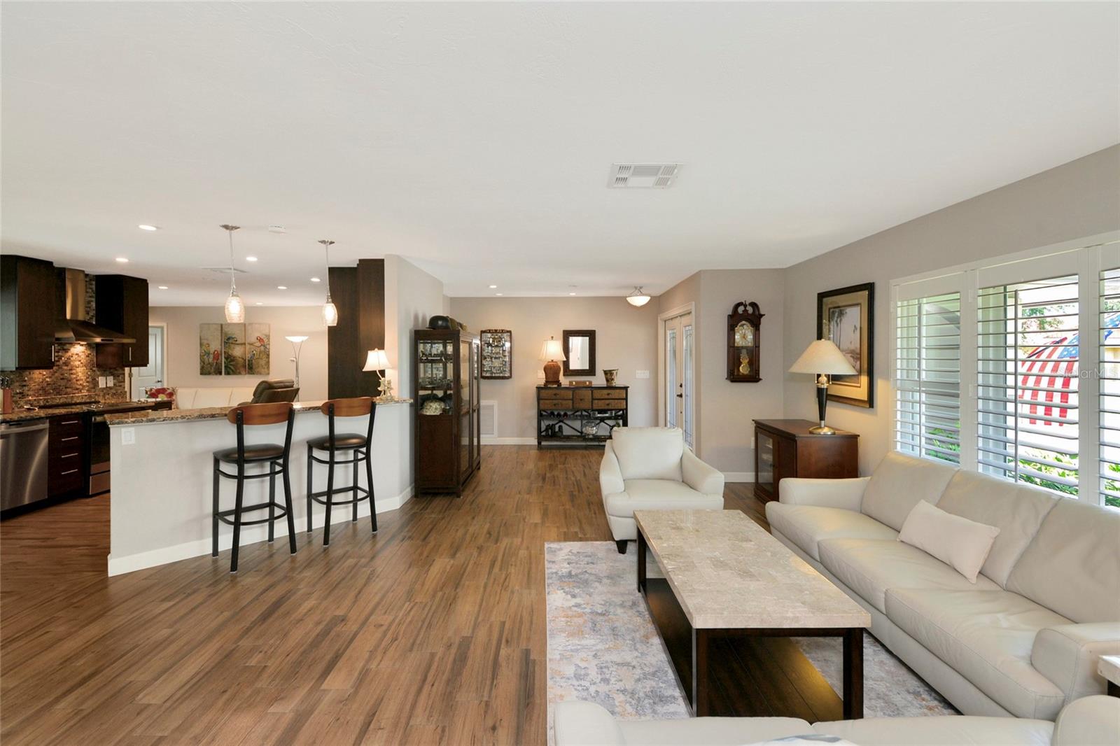Listing Image #9