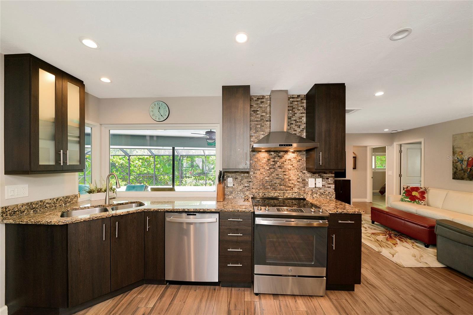Listing Image #11