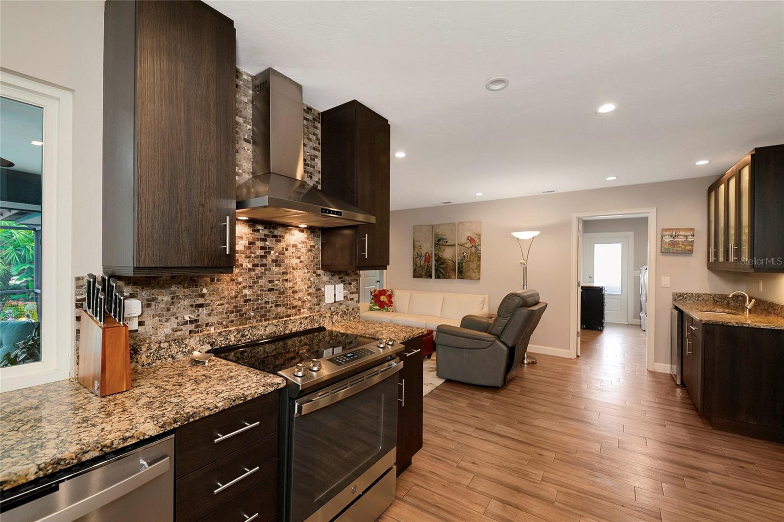 Listing Image #12
