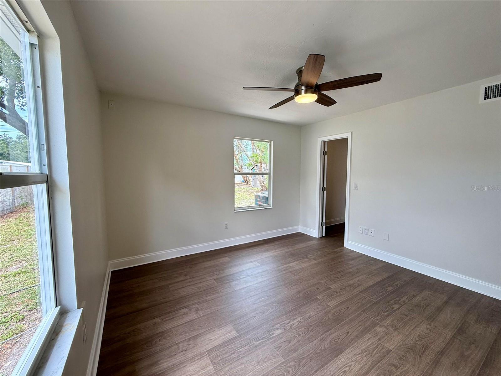Listing Image #12
