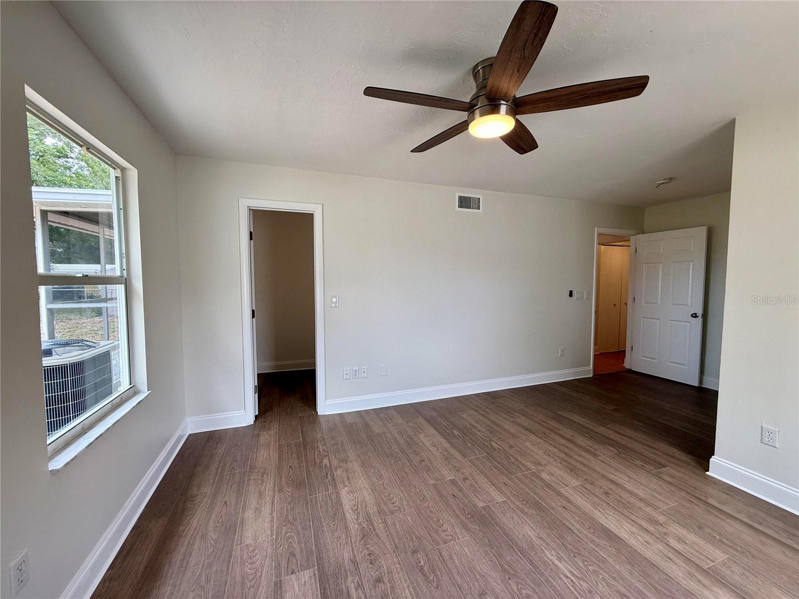 Listing Image #13