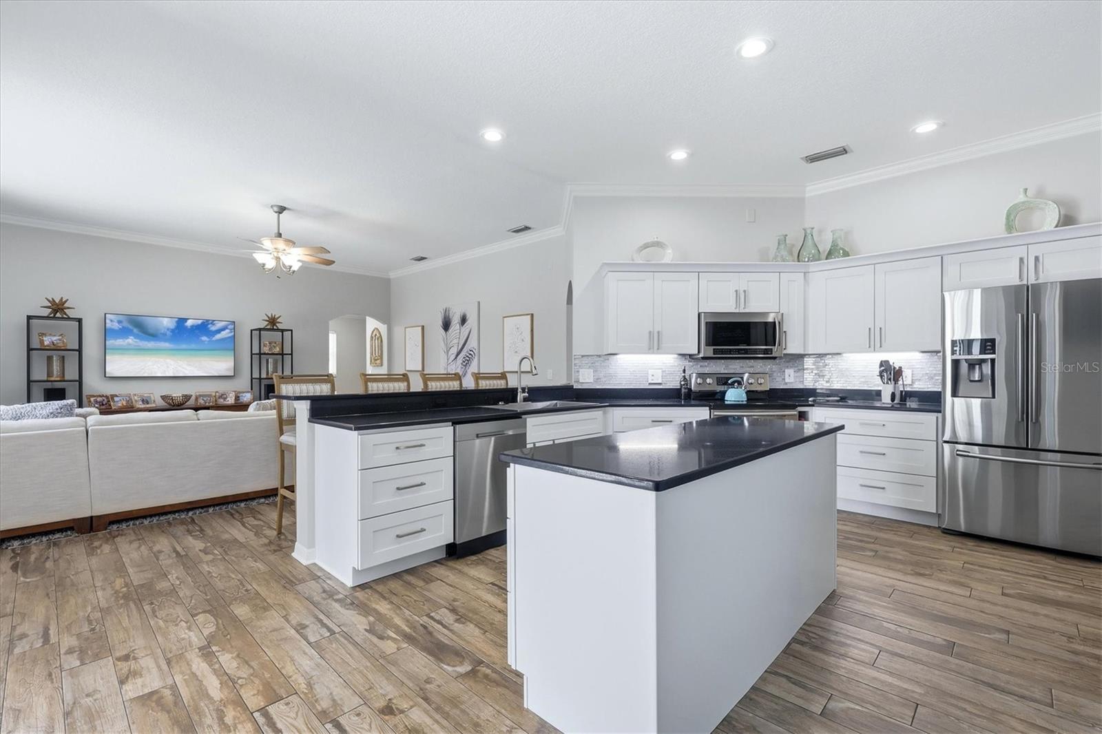 Listing Image #12