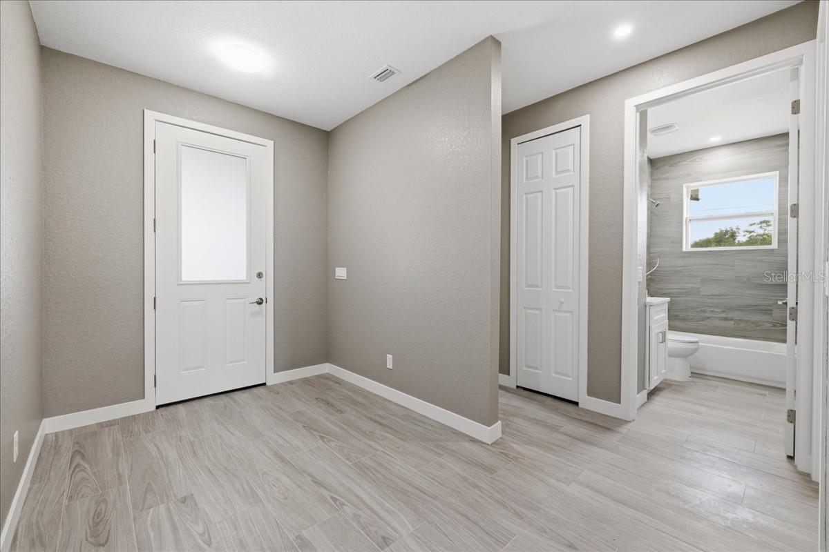 Listing Image #8