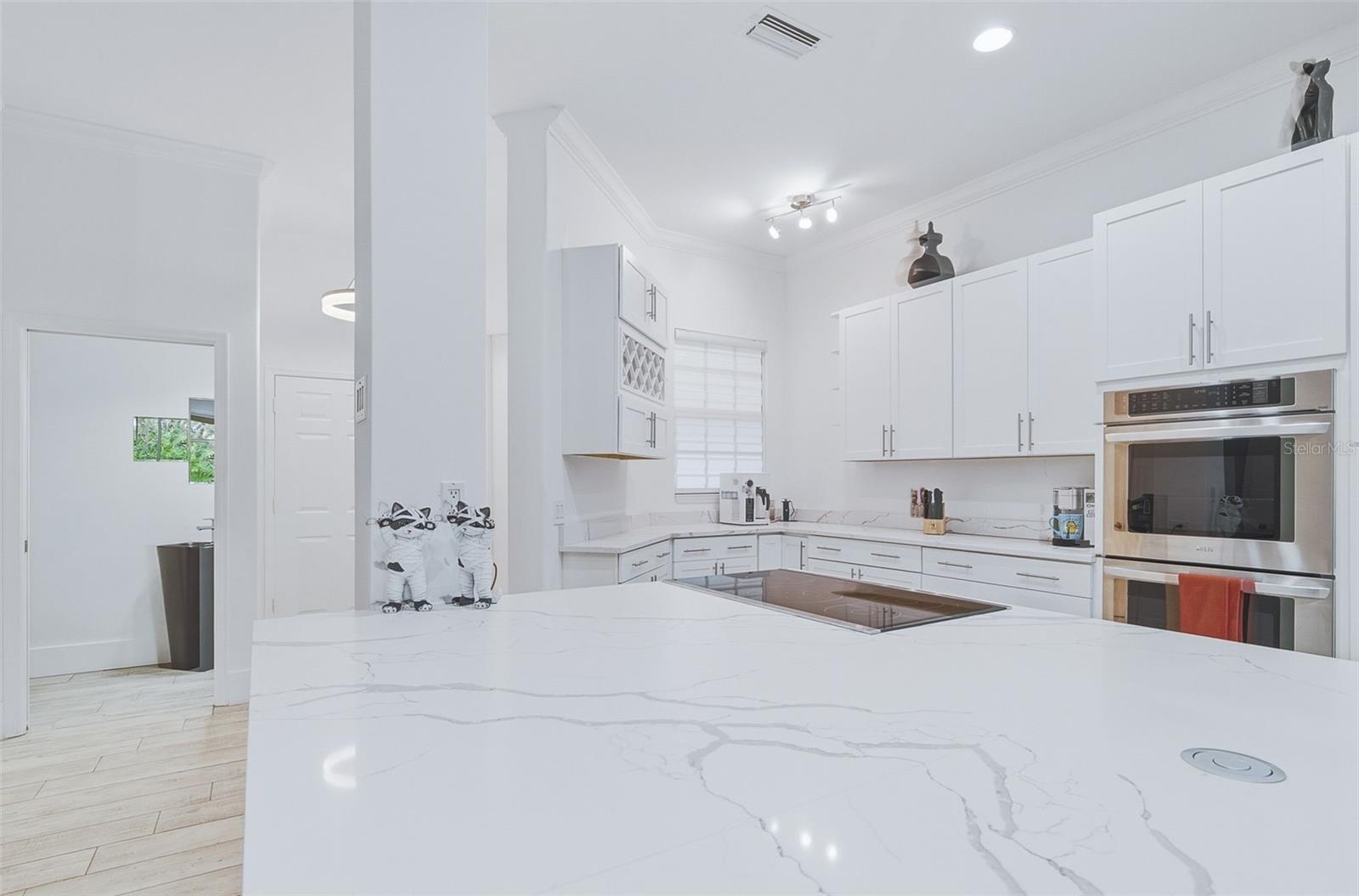 Listing Image #10