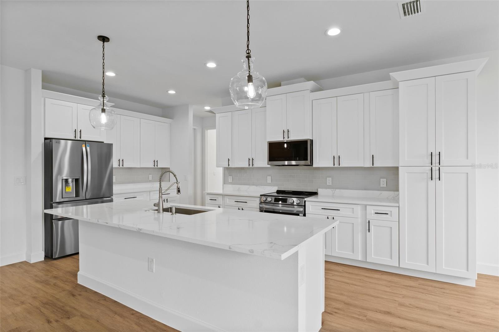 Listing Image #10