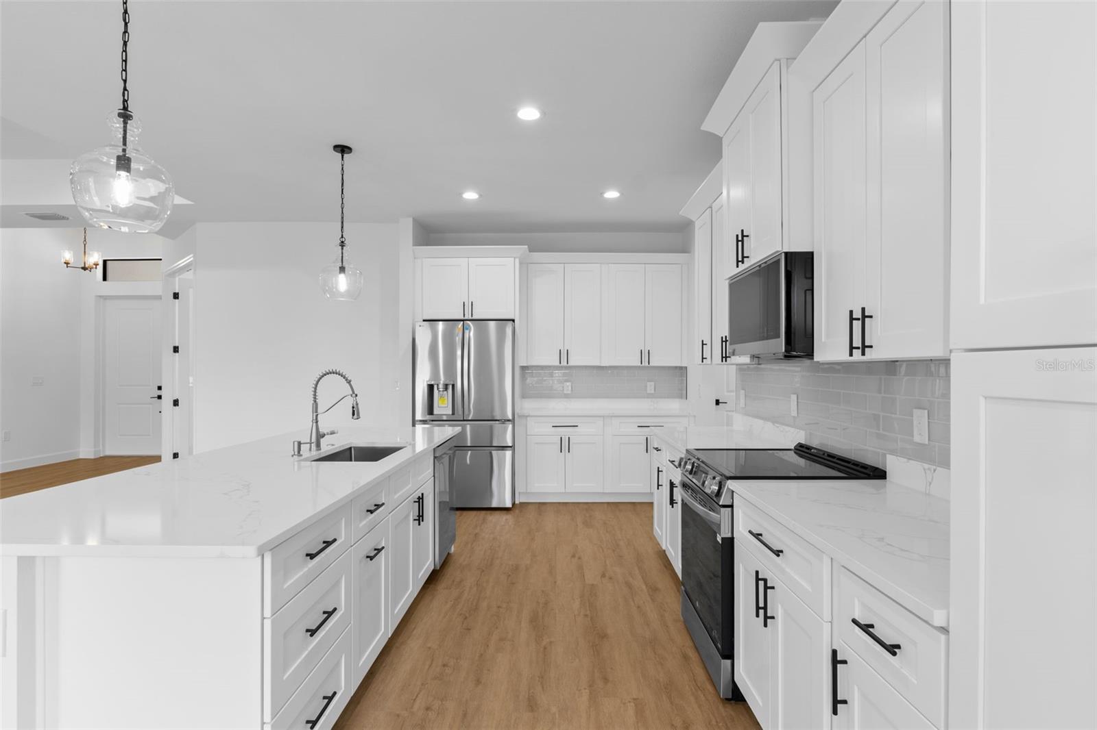 Listing Image #11