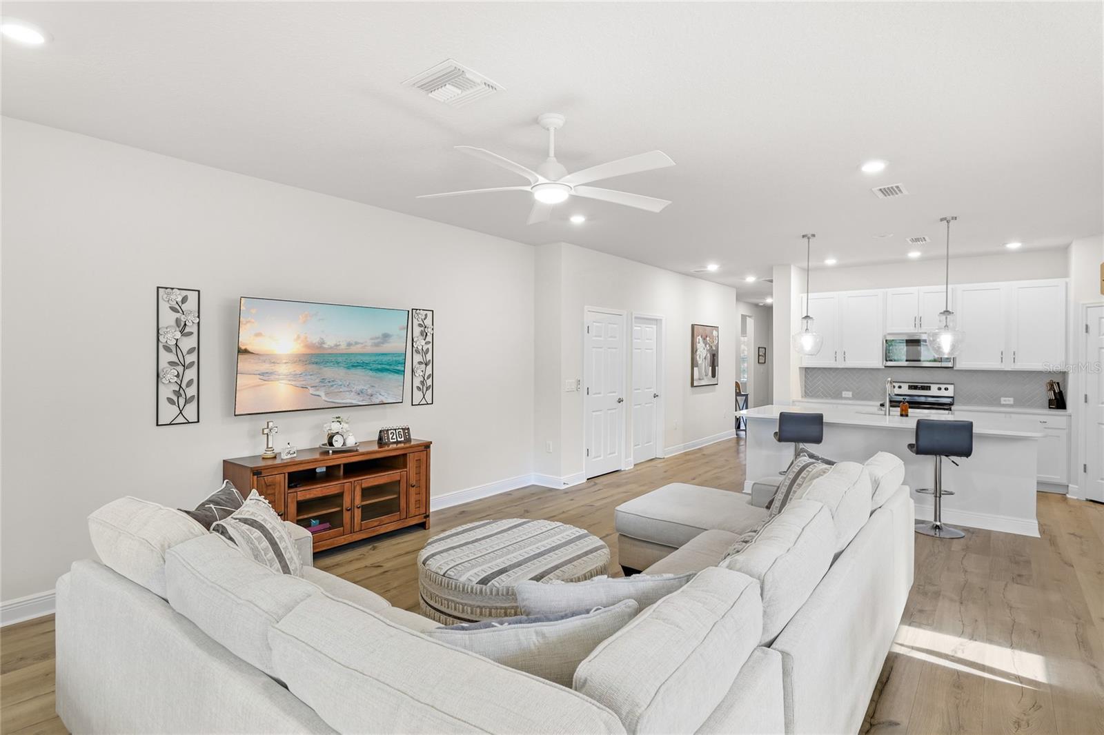 Listing Image #11