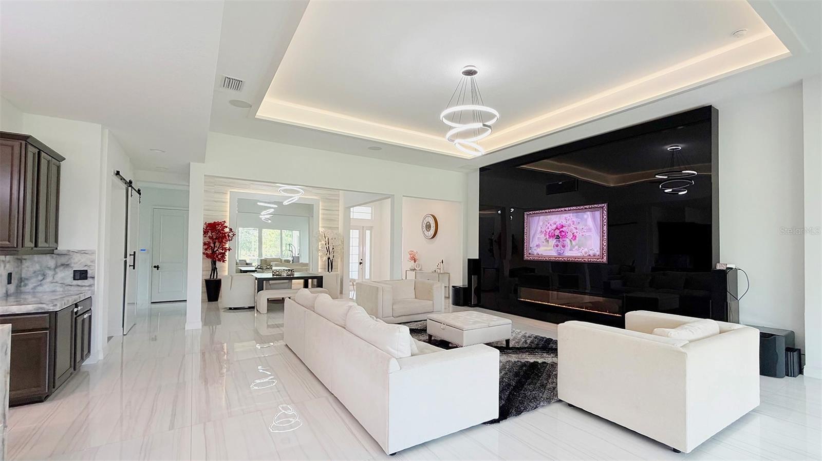 Listing Image #9