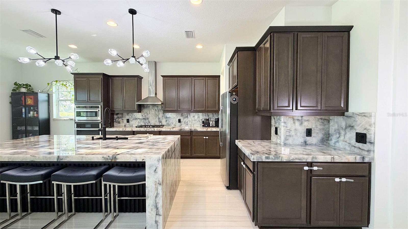 Listing Image #12