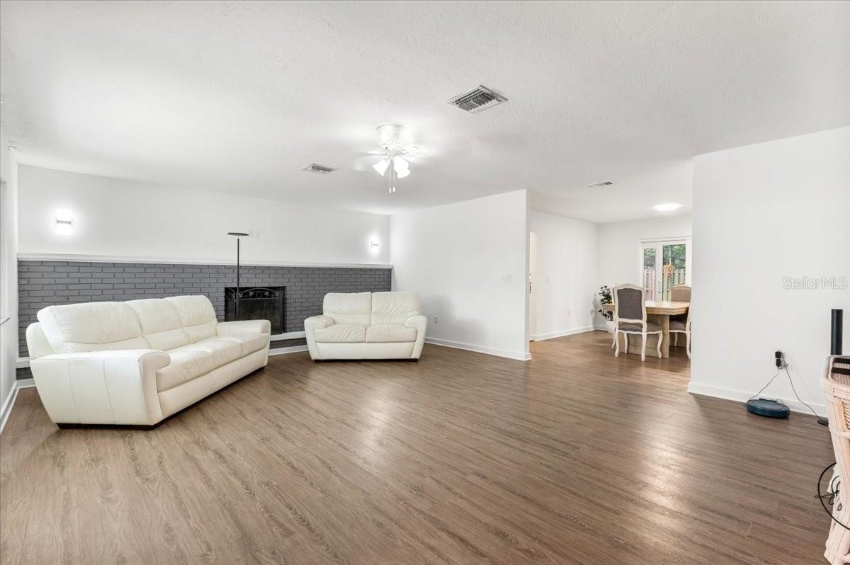 Listing Image #9