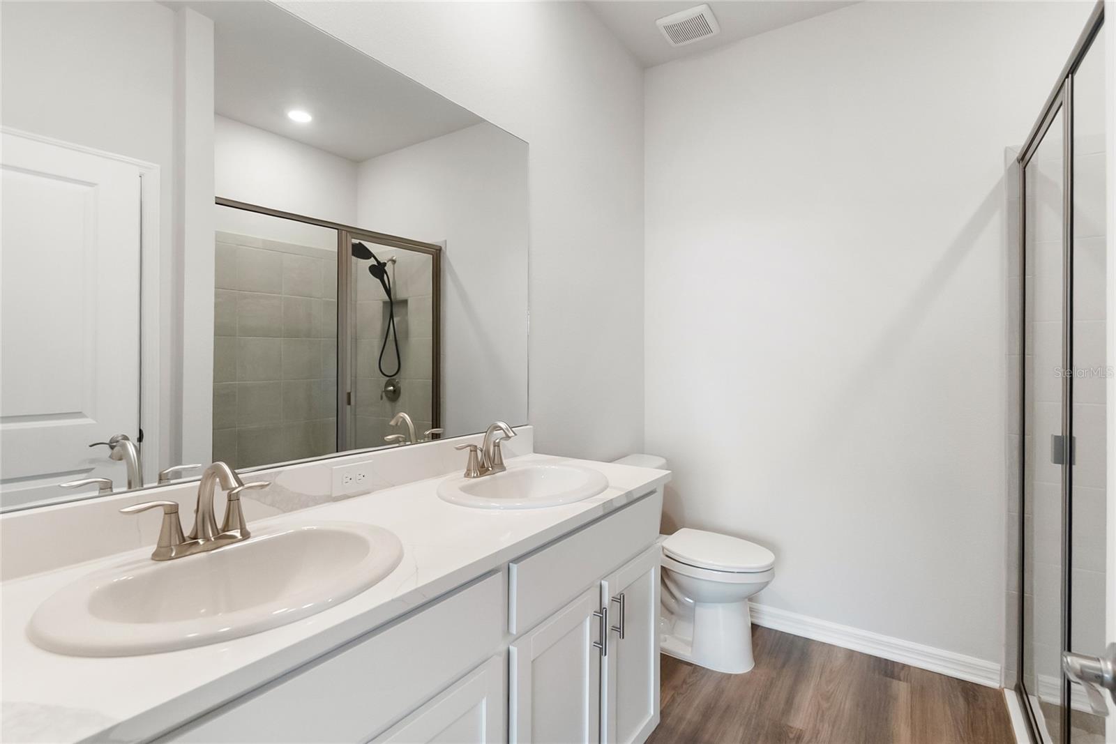 Listing Image #5