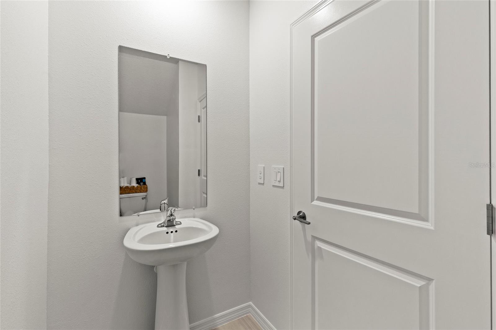 Listing Image #11