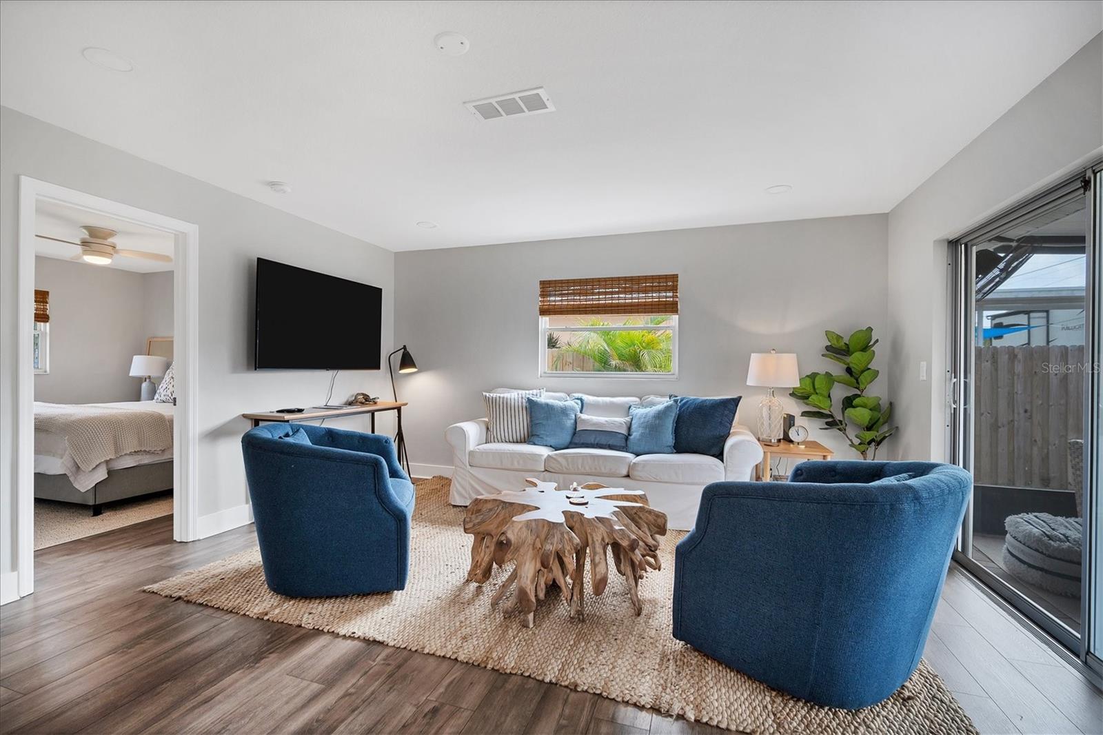 Listing Image #12