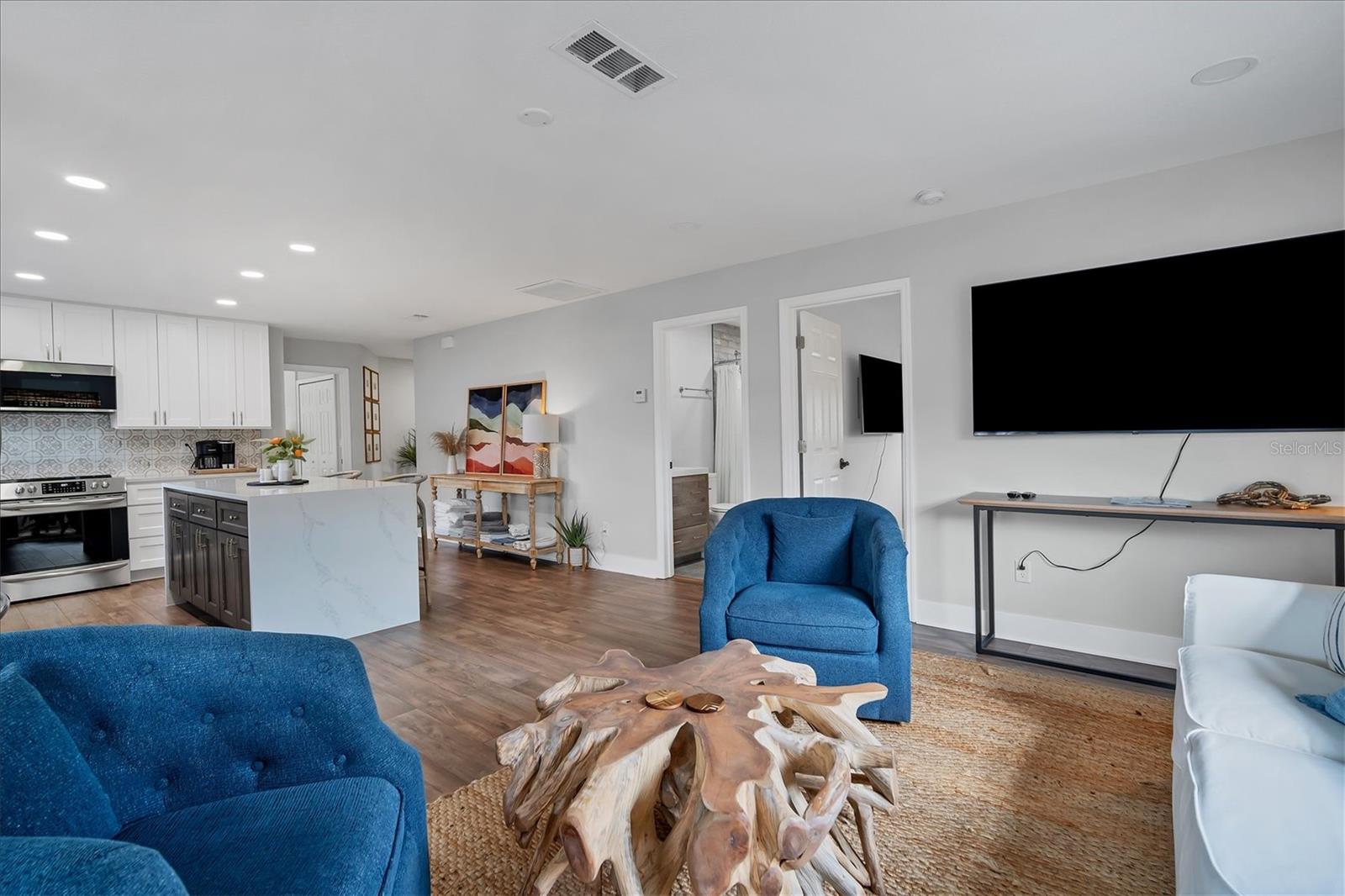 Listing Image #13