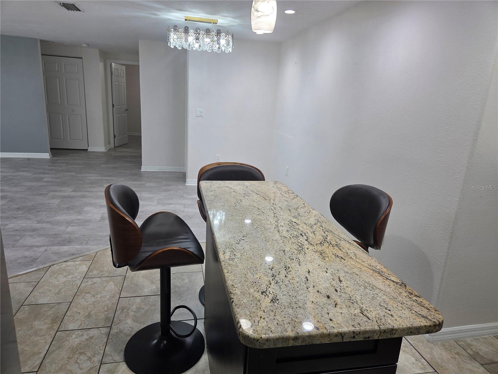 Listing Image #9