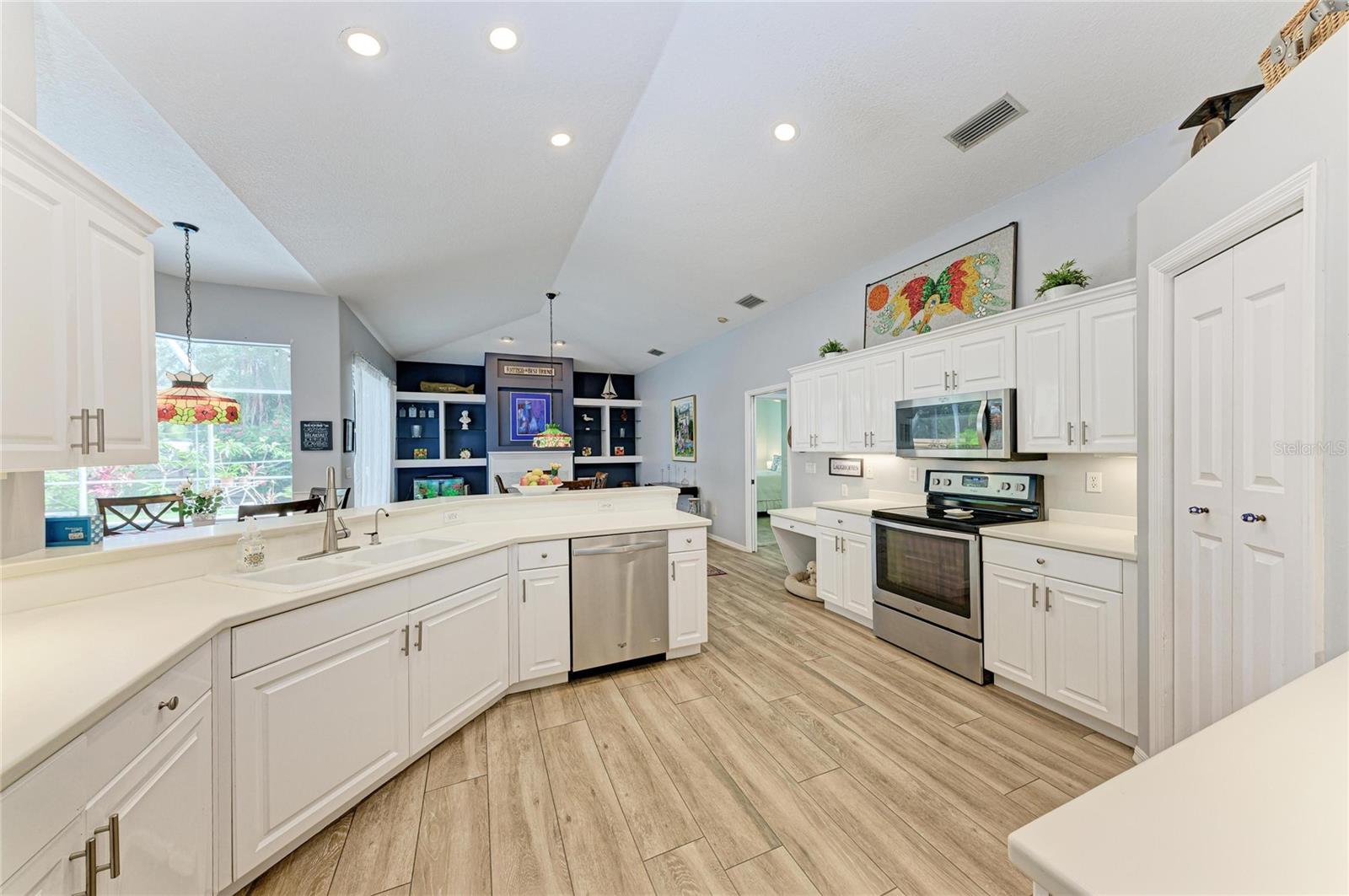 Listing Image #11