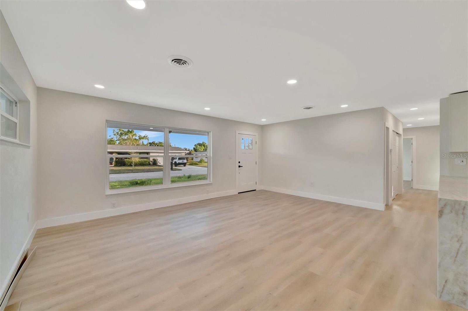 Listing Image #9