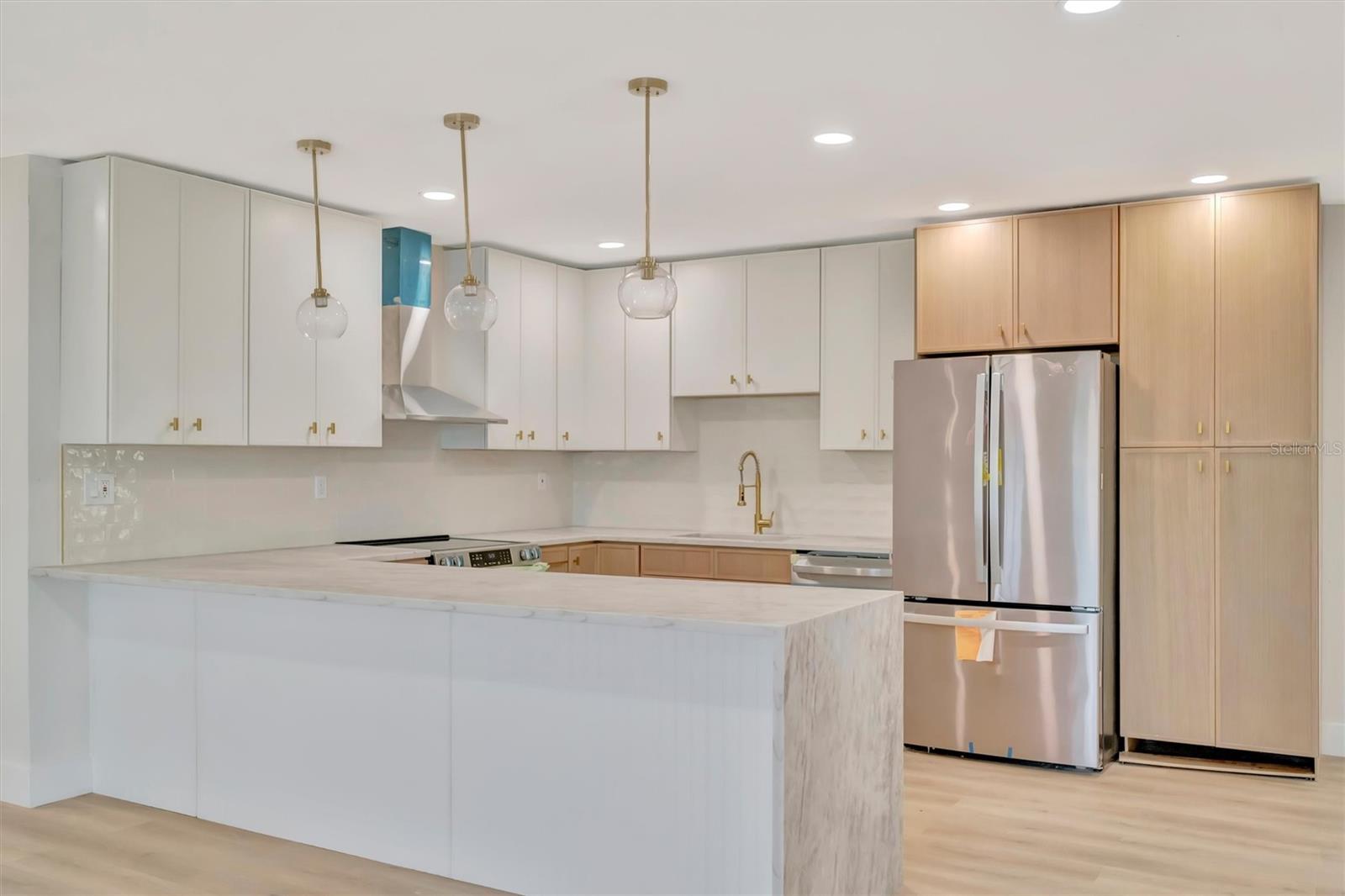 Listing Image #11