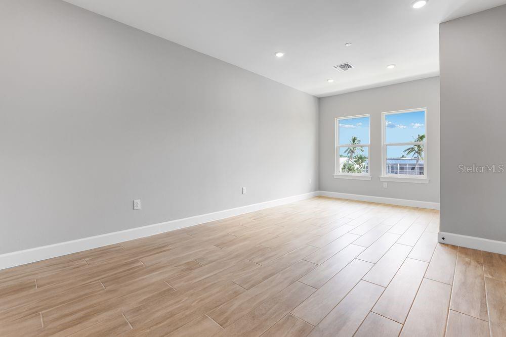 Listing Image #10
