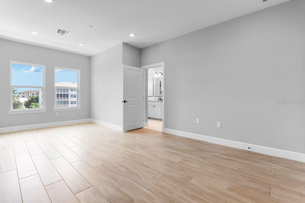 Listing Image #11