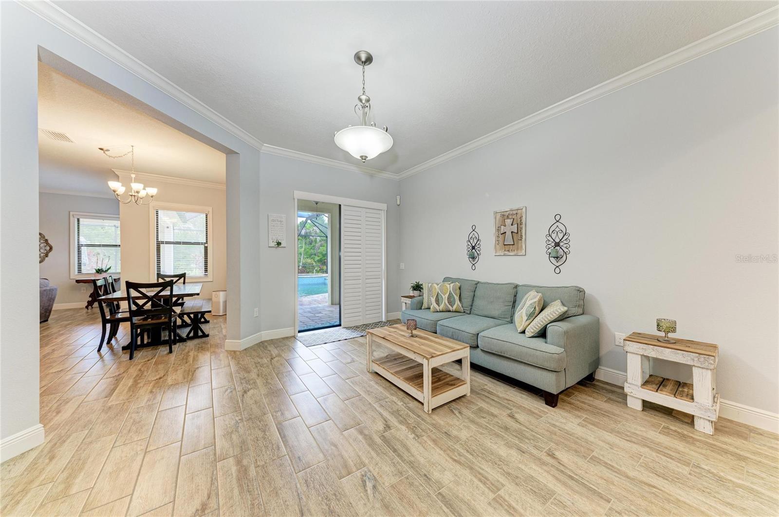 Listing Image #9