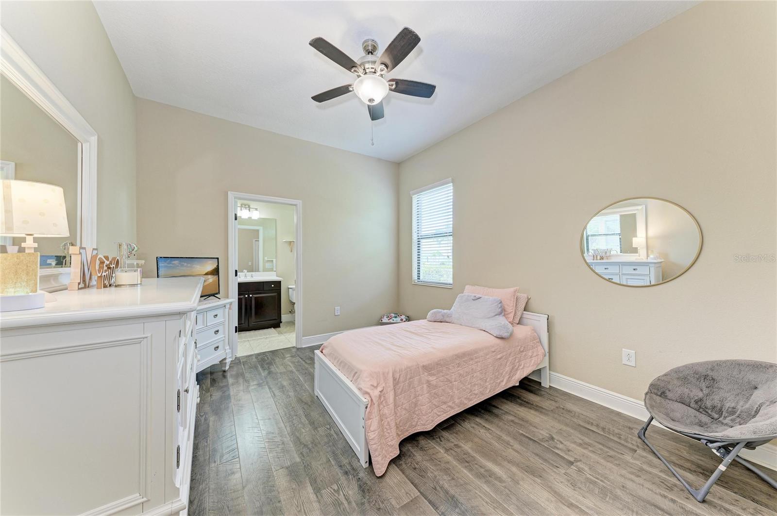 Listing Image #33