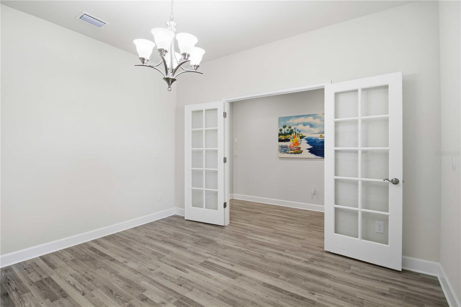 Listing Image #10
