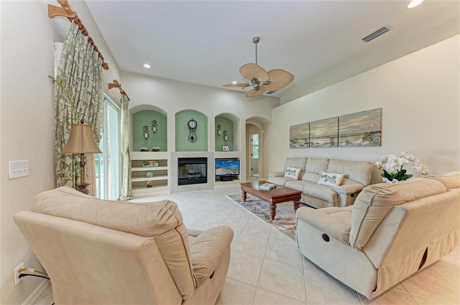 Listing Image #12