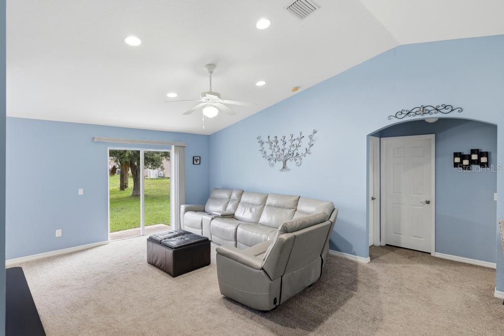 Listing Image #10