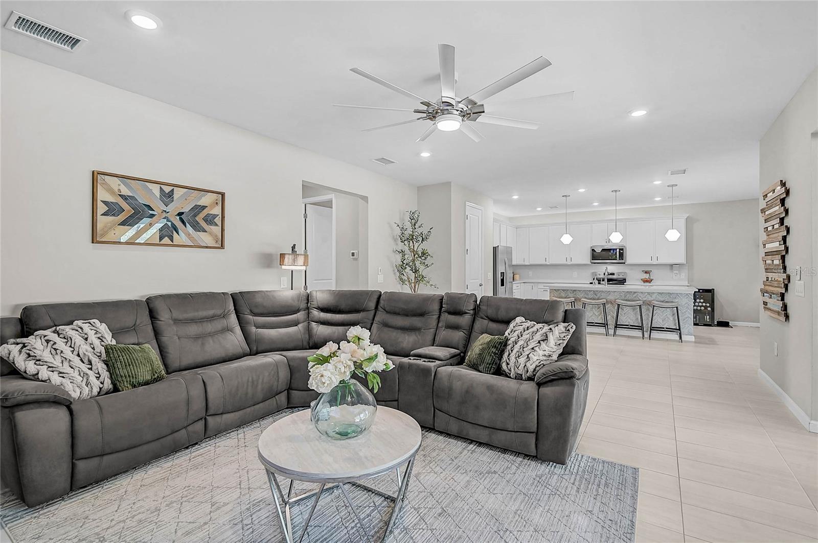 Listing Image #11