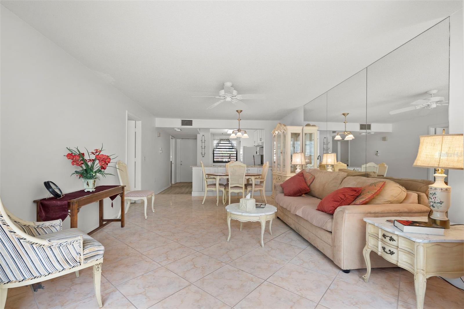 Listing Image #4