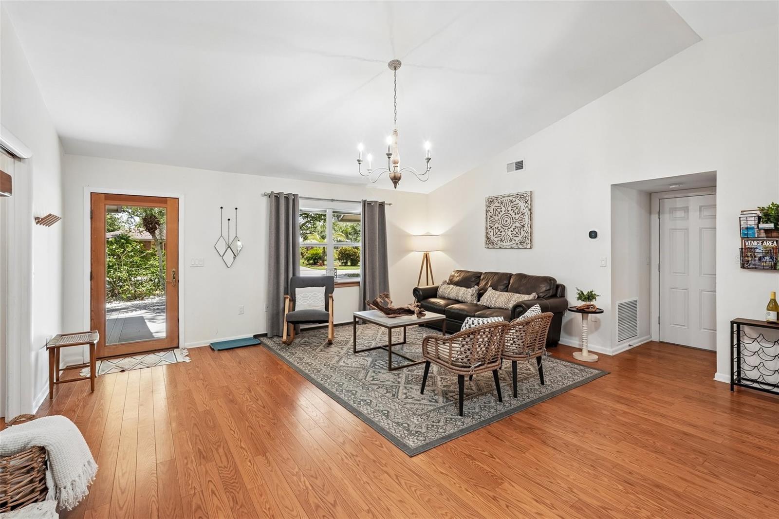 Listing Image #6