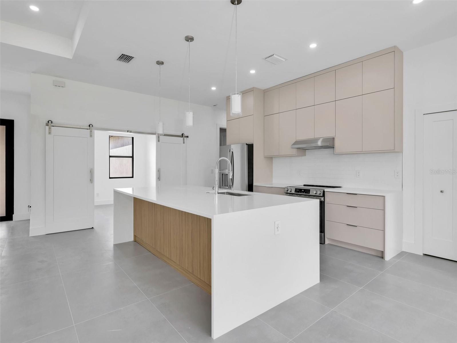 Listing Image #9