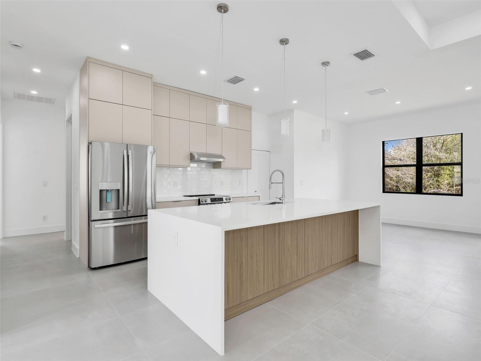 Listing Image #10