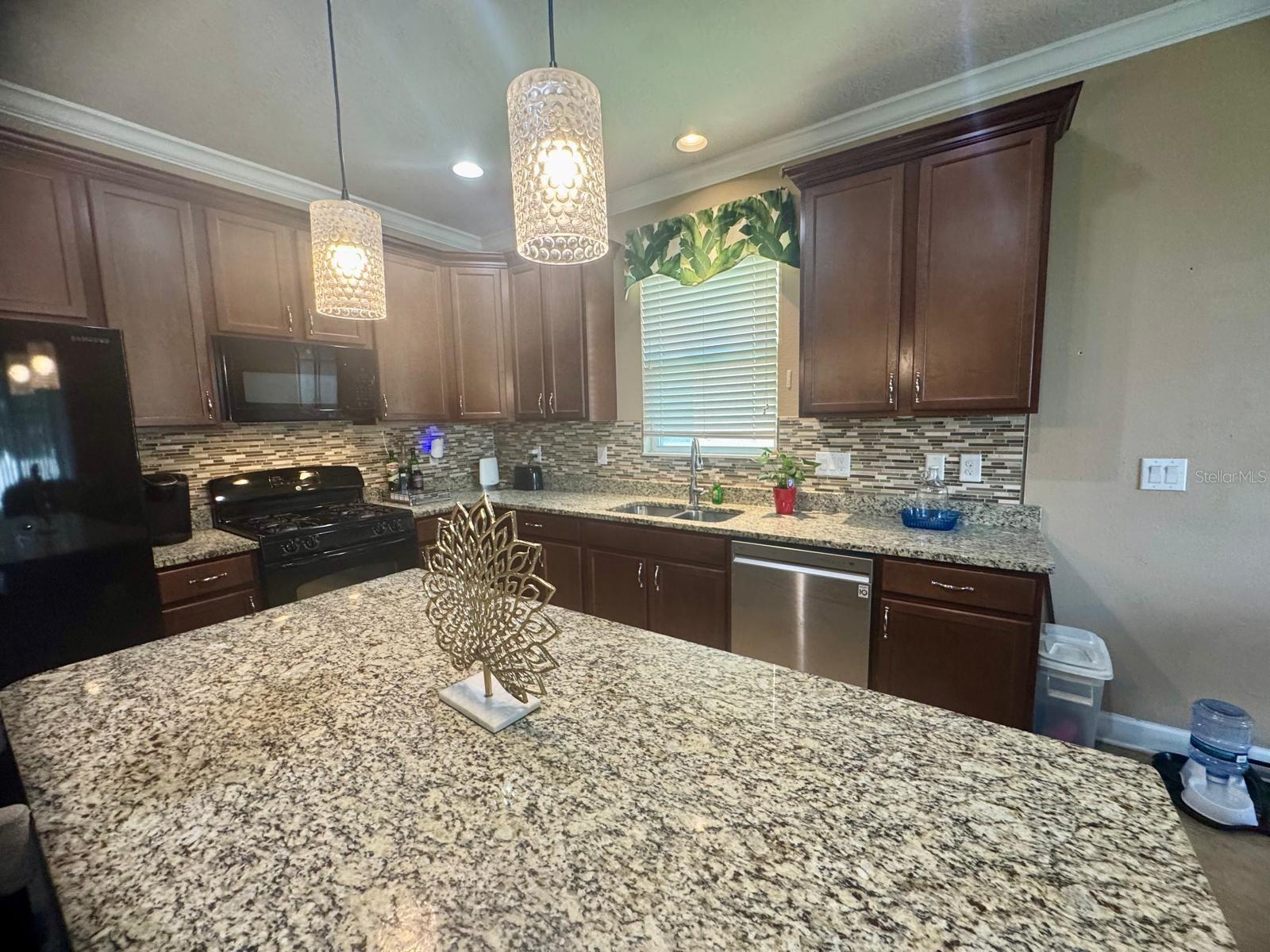 Listing Image #10