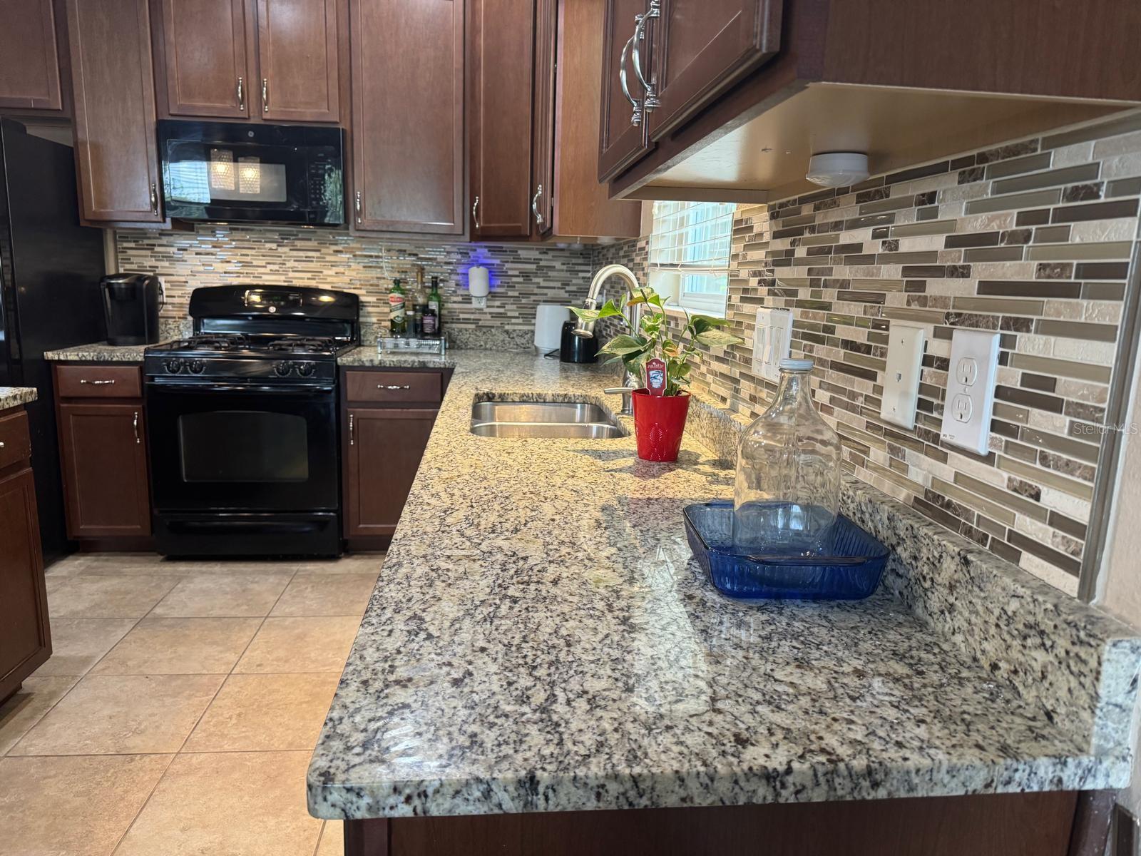 Listing Image #11