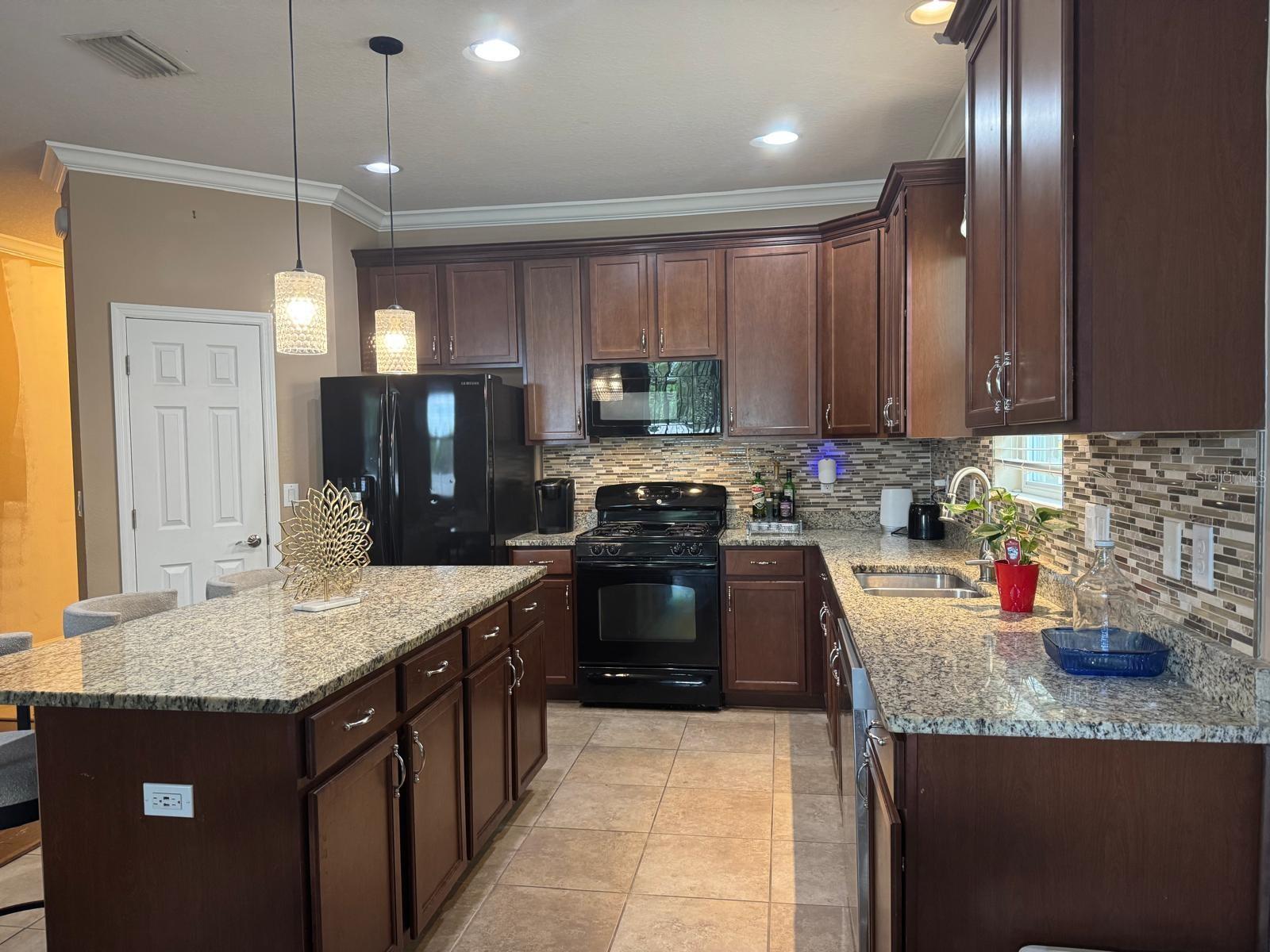 Listing Image #12