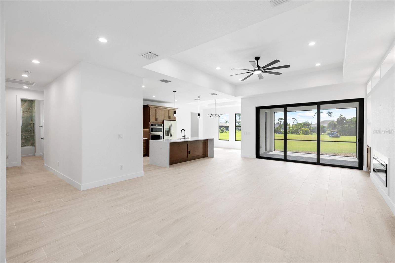 Listing Image #10