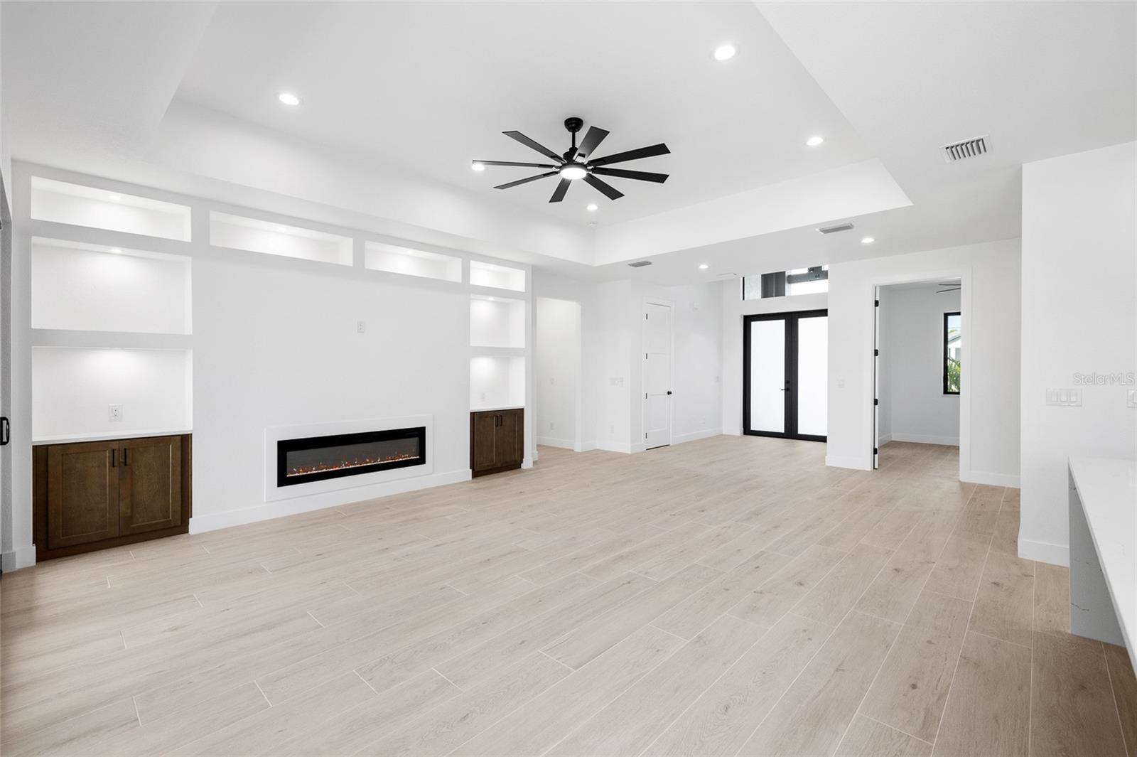 Listing Image #12